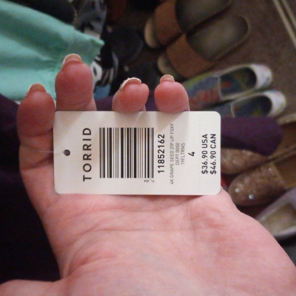 3/4 sleeved Stretch Torrid shirt - Picture 2 of 3